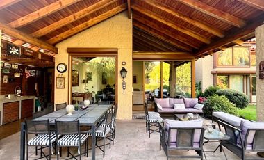 CASA EN PASAJE CERRADO / MALL SPORT