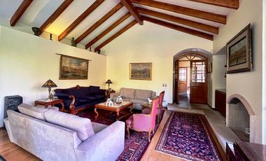 CASA EN PASAJE CERRADO / MALL SPORT