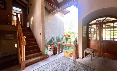 CASA EN PASAJE CERRADO / MALL SPORT