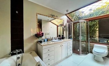 CASA EN PASAJE CERRADO / MALL SPORT