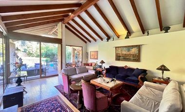 CASA EN PASAJE CERRADO / MALL SPORT