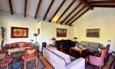 CASA EN PASAJE CERRADO / MALL SPORT