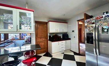 CASA EN PASAJE CERRADO / MALL SPORT