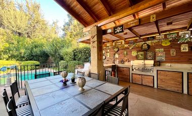 CASA EN PASAJE CERRADO / MALL SPORT