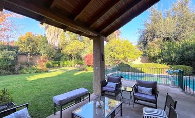 CASA EN PASAJE CERRADO / MALL SPORT