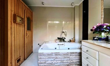 CASA EN PASAJE CERRADO / MALL SPORT