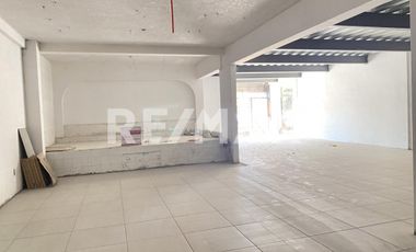 LOCAL COMERCIAL EN RENTA - PLAZA SAN PEDRO, Av. Lic. Benito Juárez García, Metepec - (3)