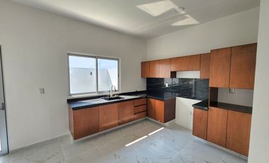 Casa en Venta Lomas de la Rioja | Un piso de 3 recámaras