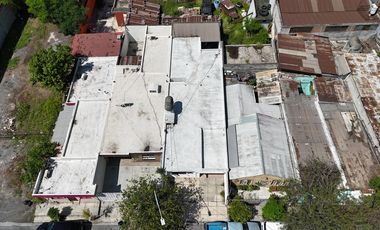 CASA EN VENTA CON USO DE SUELO MIXTO EXCELENTE UBICACION ENFRENTE DE PARQUE