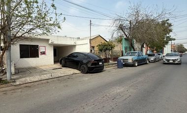 CASA EN VENTA CON USO DE SUELO MIXTO EXCELENTE UBICACION ENFRENTE DE PARQUE
