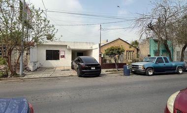 CASA EN VENTA CON USO DE SUELO MIXTO EXCELENTE UBICACION ENFRENTE DE PARQUE