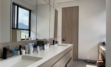 SE VENDE CASA EN LA CALERA