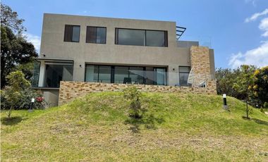 SE VENDE CASA EN LA CALERA