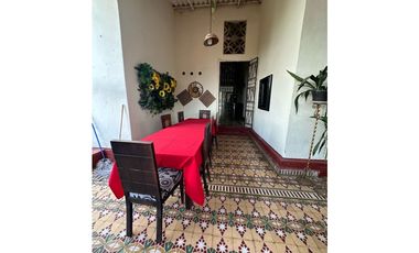 CASA PATRIMONIO con lote DE 775 MTS y 419 MTS  CONSTRUIDOS.VIEJO PRADO