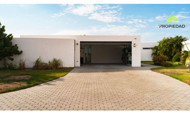 Casa frente al mar con acceso directo al mar  en Urb Marina Blue Manta