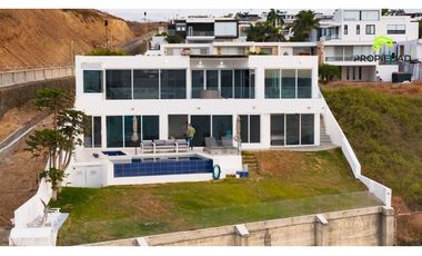 Casa frente al mar con acceso directo al mar  en Urb Marina Blue Manta