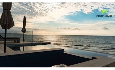 Casa frente al mar con acceso directo al mar  en Urb Marina Blue Manta