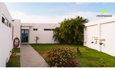 Casa frente al mar con acceso directo al mar  en Urb Marina Blue Manta