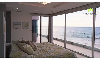 Casa frente al mar con acceso directo al mar  en Urb Marina Blue Manta