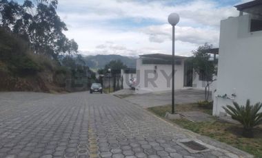 Se  Vende Casa por estrenar en Sector Universidad Internacional