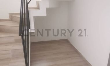 Se  Vende Casa por estrenar en Sector Universidad Internacional