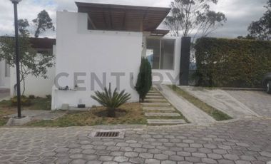 Se  Vende Casa por estrenar en Sector Universidad Internacional