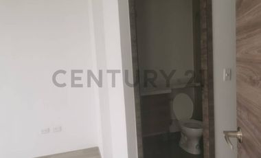 Se  Vende Casa por estrenar en Sector Universidad Internacional