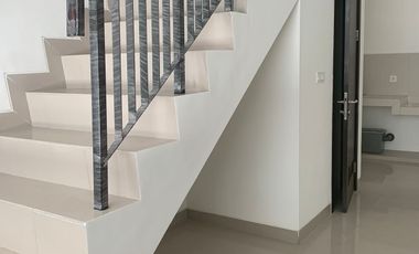 DISEWA RUMAH KAWASAN MILENIAL PIK 2 4.5x15 UNFURNISH BRAND NEW MURAH