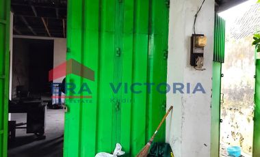 Rumah DISEWAKAN diBanjaran Kediri Cocok untuk cafe, kantor distributor