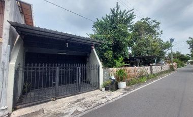 rumah siap huni lokasi komersial nusukan tengah kota solo