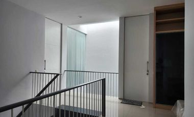 Rumah Full Furnish Cocok Untuk Expat di Crystal Golf Citraland