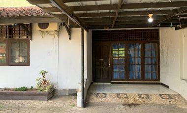 Rumah 3,5 are di Monjok dekat Polsek Selaparang