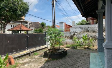 Rumah 3,5 are di Monjok dekat Polsek Selaparang