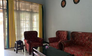 Rumah 3,5 are di Monjok dekat Polsek Selaparang