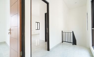 Rumah 5 Kamar Tidur Strategis 10 Mnt ke ITC BSD Siap KPR J-18765