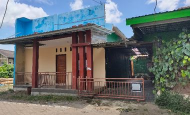 DIKONTRAKAN RUMAH DI DEKET KAMPUS STPN & POLTEKKESJLN GODEAN KM 4