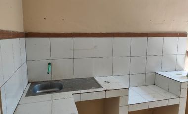 DIKONTRAKAN RUMAH DI DEKET KAMPUS STPN & POLTEKKESJLN GODEAN KM 4