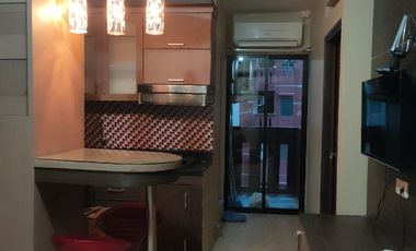 Disewakan Bulanan Casablanda East Residence tower BB lt 8 view kolam