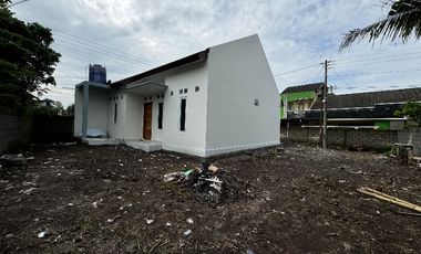 Rumah Baru dengan Halaman Luas di jl Palagan km11, Sleman