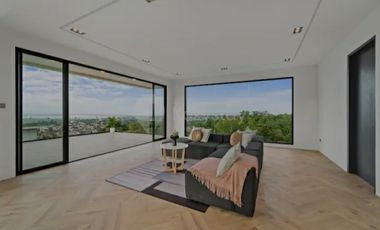 TURUN HARGA Dijual Luxury Villa 4 Lantai View Laut One Gate Sistem di Goa Gong,