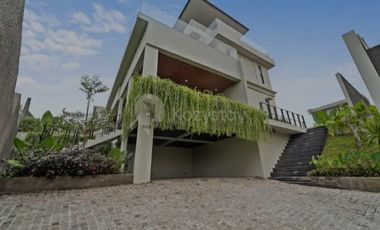 TURUN HARGA Dijual Luxury Villa 4 Lantai View Laut One Gate Sistem di Goa Gong,