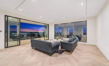 TURUN HARGA Dijual Luxury Villa 4 Lantai View Laut One Gate Sistem di Goa Gong,