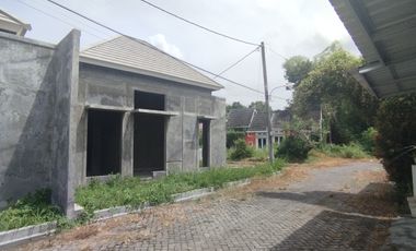 Rumah Baru di dalam Perumahan Bangunjiwo