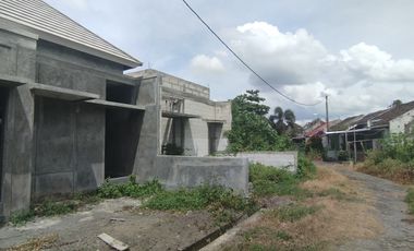 Rumah Baru di dalam Perumahan Bangunjiwo