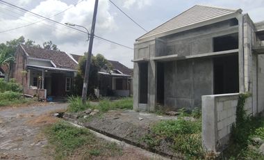 Rumah Baru di dalam Perumahan Bangunjiwo