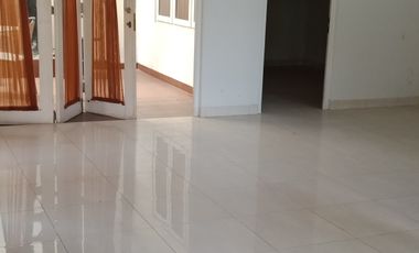 Rumah Hook, bagus, minimalis, siap huni dekat tol cibubur