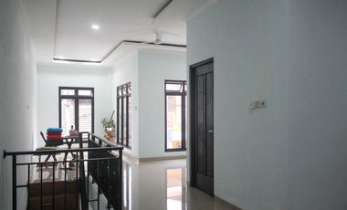 Rumah SHM 2 Lt Siap KPR 9 Mnt ke Mall Paradise Walk Serpong J-24430