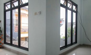 Rumah SHM 2 Lt Siap KPR 9 Mnt ke Mall Paradise Walk Serpong J-24430