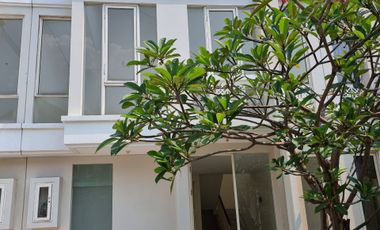 Dijual Rumah Cluster Adelaide, Grand Pakuwon. Bangunan Bagus 2 Lantai.