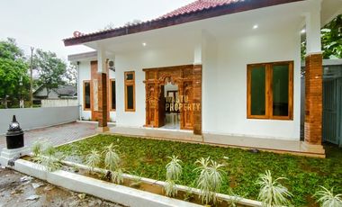 RUMAH EKSLUSIF BERNUANSA ETNIK JAWA MODERN DI BOROBUDUR, MAGELANG